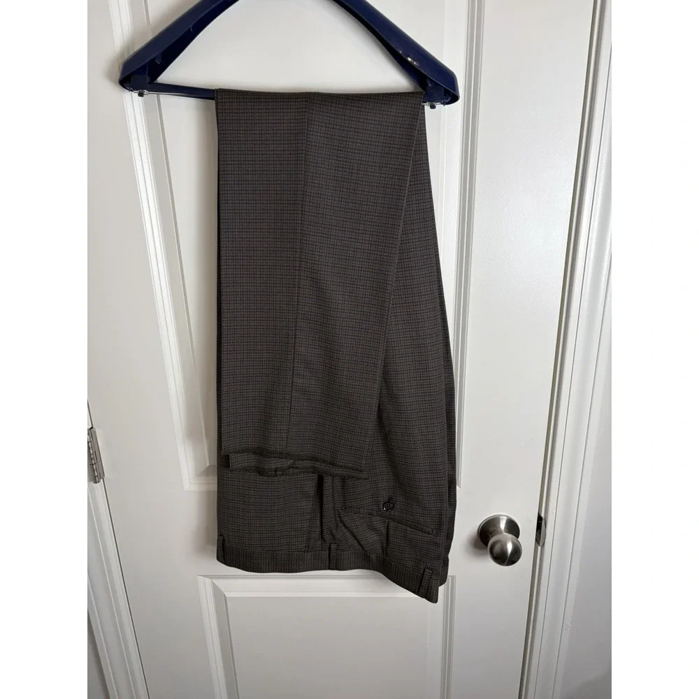 NWT!! Angelo Rossi 2-Piece Suit, Dark Tope, Jacket 44R, Pants 38 Waist.